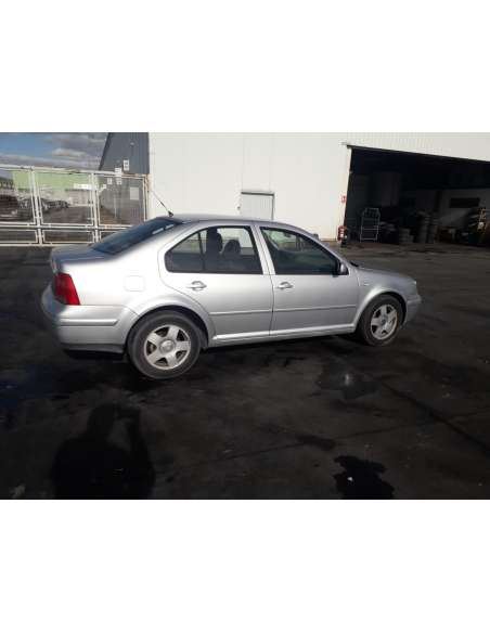 volkswagen bora berlina (1j2) del año 2000