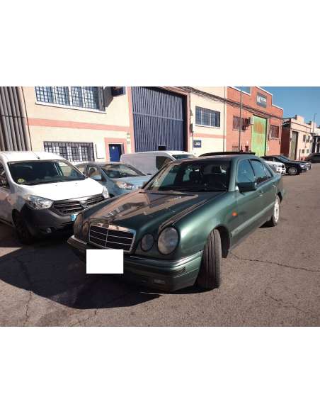 mercedes-benz clase e (w210) berlina del año 1995