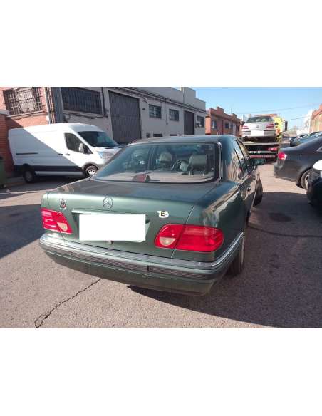 mercedes-benz clase e (w210) berlina del año 1995