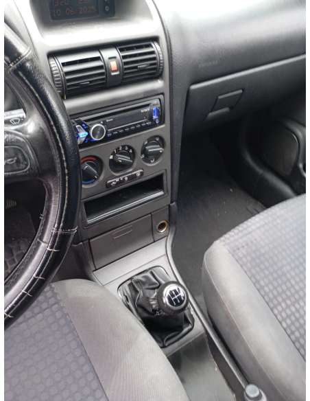 opel astra g berlina del año 2004