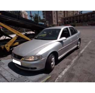 opel vectra b berlina del año 2000