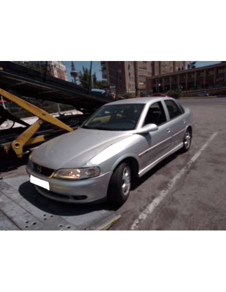 opel vectra b berlina del año 2000