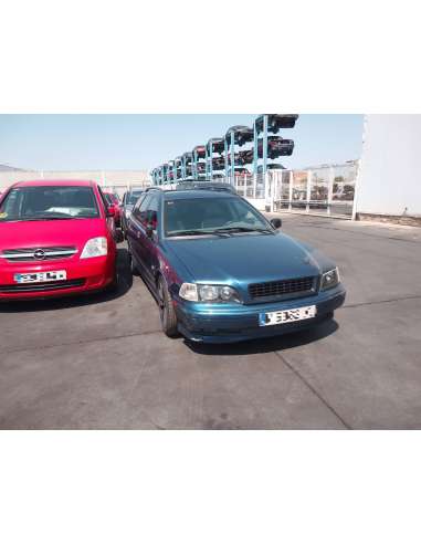 volvo v40 familiar del año 1999