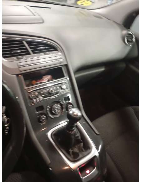 peugeot 5008 del año 2010