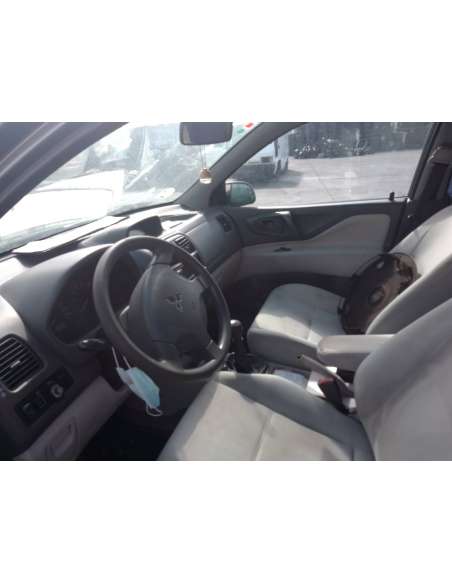 mitsubishi space star (dg0) del año 2003