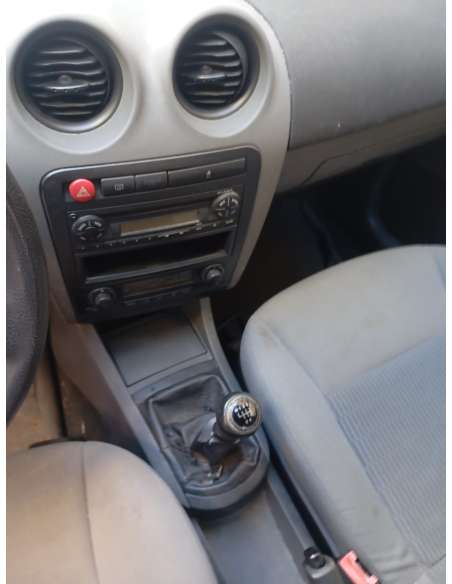 seat ibiza (6l1) del año 2004