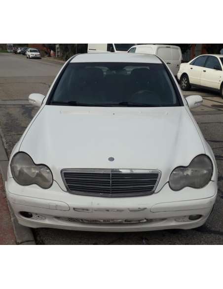 mercedes-benz clase c (w203) berlina del año 2000