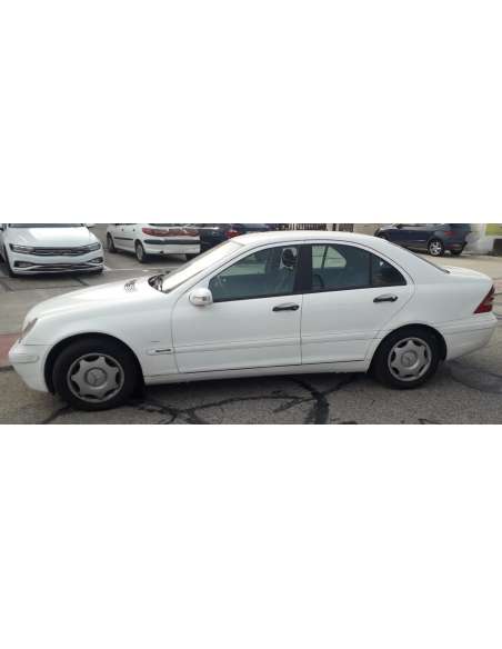 mercedes-benz clase c (w203) berlina del año 2000