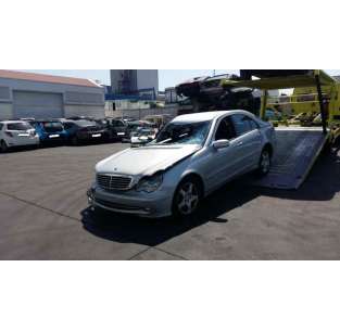 mercedes-benz clase c (w203) berlina del año 2001