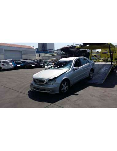 mercedes-benz clase c (w203) berlina del año 2001