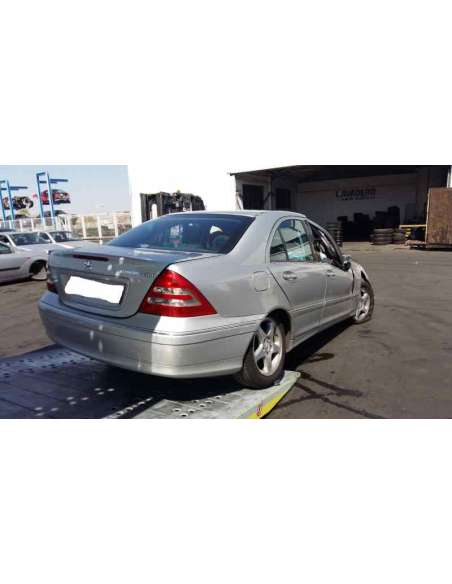 mercedes-benz clase c (w203) berlina del año 2001