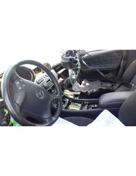 mercedes-benz clase c (w203) berlina del año 2001