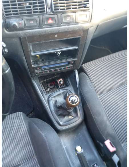 volkswagen golf iv berlina (1j1) del año 2001