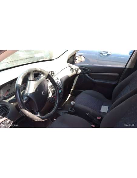 ford focus berlina (cak) del año 2000