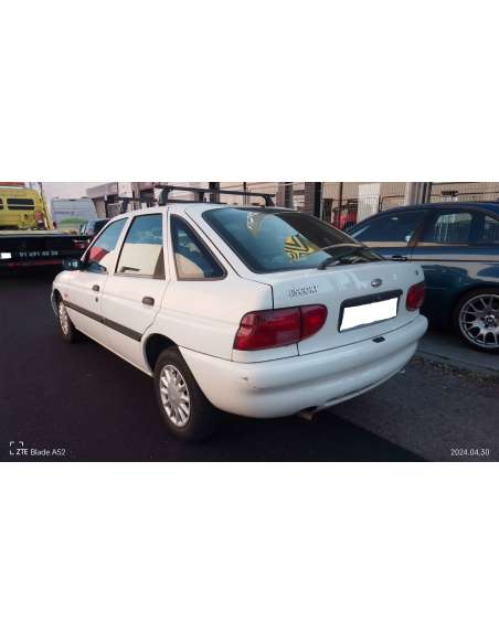 ford escort berlina/turnier del año 1995