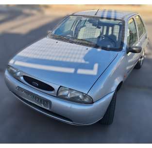 ford fiesta berlina del año 1998