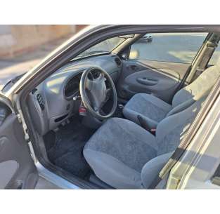 ford fiesta berlina del año 1998 2