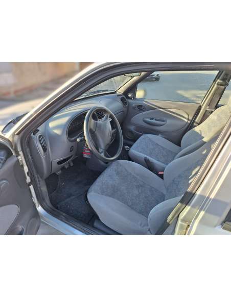 ford fiesta berlina del año 1998