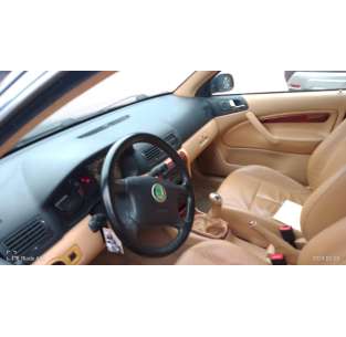 skoda octavia berlina (1u2) del año 2000 2