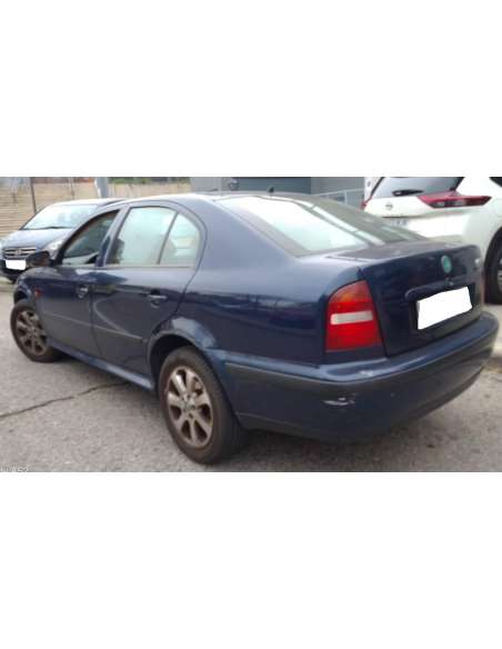 skoda octavia berlina (1u2) del año 2000