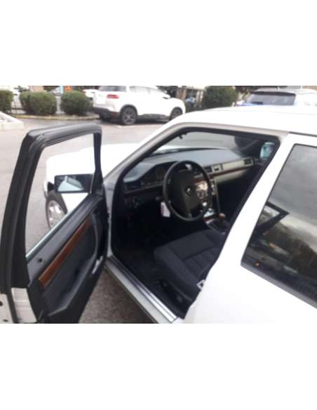 mercedes-benz clase e (w124) berlina del año 1996