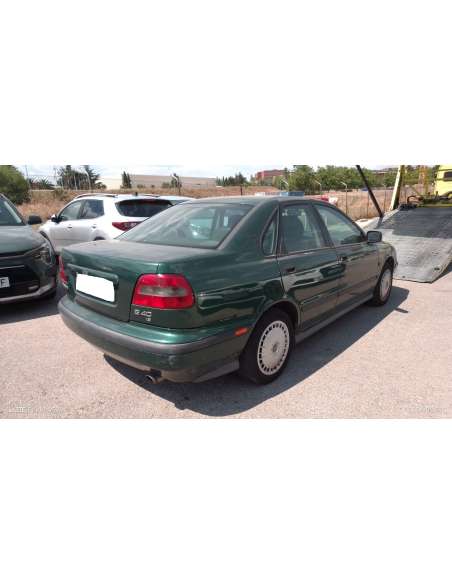 volvo s40 berlina del año 1999