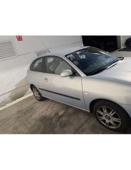 seat ibiza (6l1) del año 2002