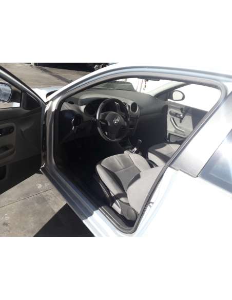 seat ibiza (6l1) del año 2002