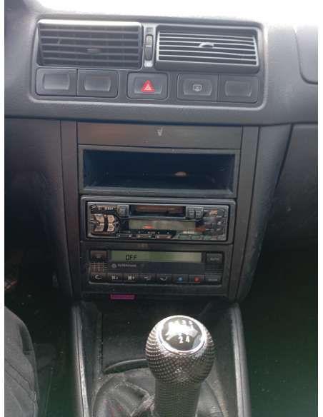 volkswagen golf iv berlina (1j1) del año 2000