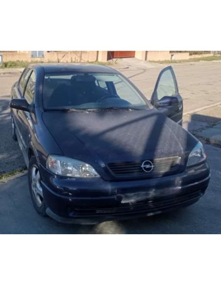 opel astra g berlina del año 2000