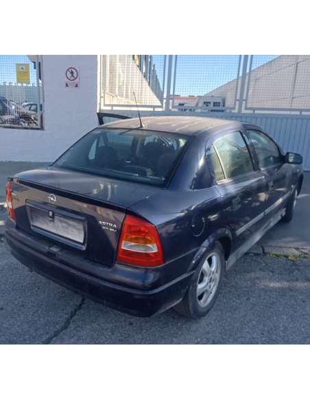 opel astra g berlina del año 2000