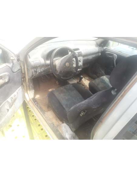 opel corsa b del año 2000
