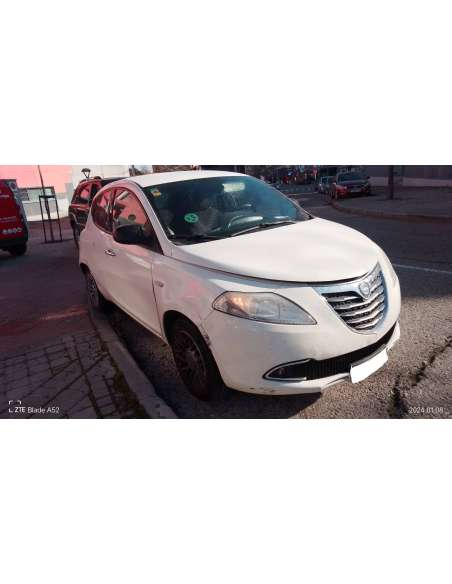 lancia ypsilon (402) del año 2012