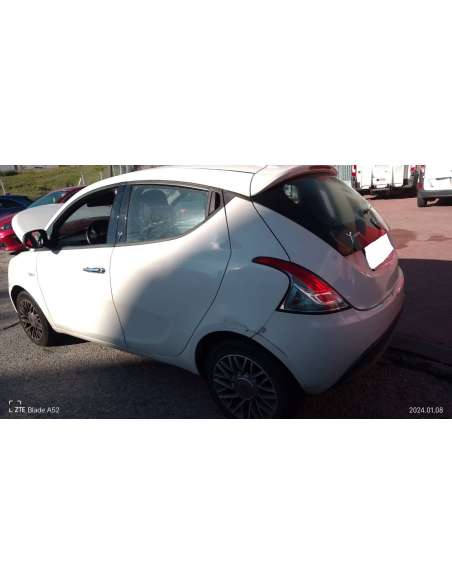 lancia ypsilon (402) del año 2012