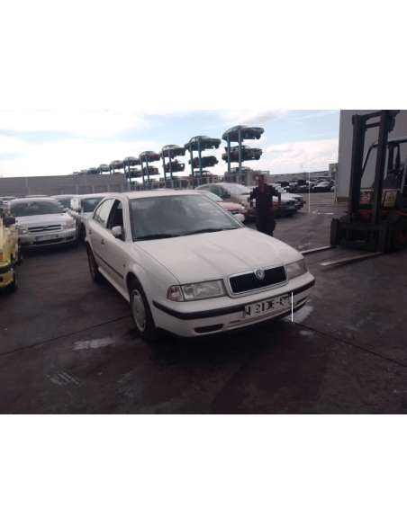 skoda octavia berlina (1u2) del año 1999