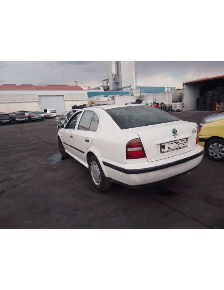 skoda octavia berlina (1u2) del año 1999
