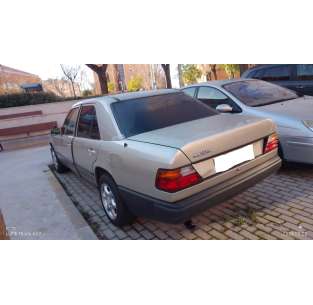 mercedes-benz clase e (w124) berlina del año 1990 2