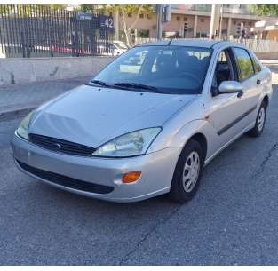 ford focus berlina (cak) del año 2000