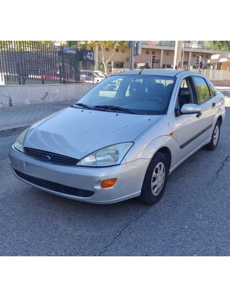 ford focus berlina (cak) del año 2000