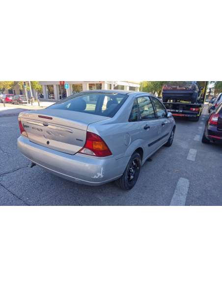 ford focus berlina (cak) del año 2000