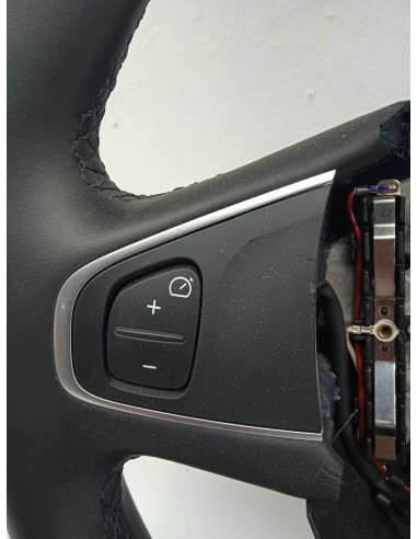 Recambio de volante para renault captur 1.3 tce referencia OEM IAM 484000110R  