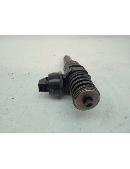 Recambio de inyector para volkswagen passat berlina (3b3) comfortline referencia OEM IAM 038130073AR  