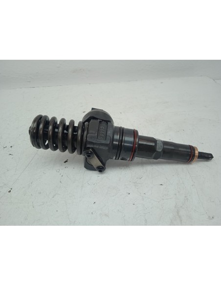 Recambio de inyector para volkswagen passat berlina (3b3) comfortline referencia OEM IAM 038130073AR  