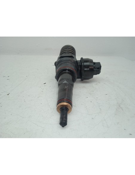 Recambio de inyector para volkswagen passat berlina (3b3) comfortline referencia OEM IAM 038130073AR  