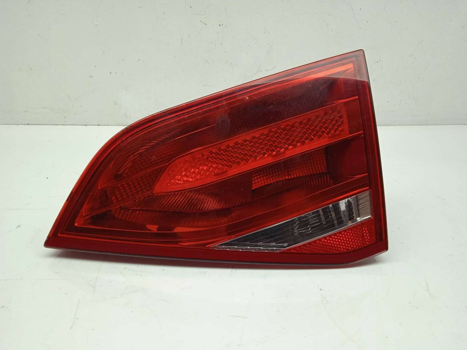 PILOTO TRASERO DERECHO INTERIOR AUDI A4 BER. (B8) 8K5945094D 8K5945094D