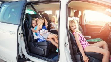 Errores comunes al viajar con niños en el coche, evítalos